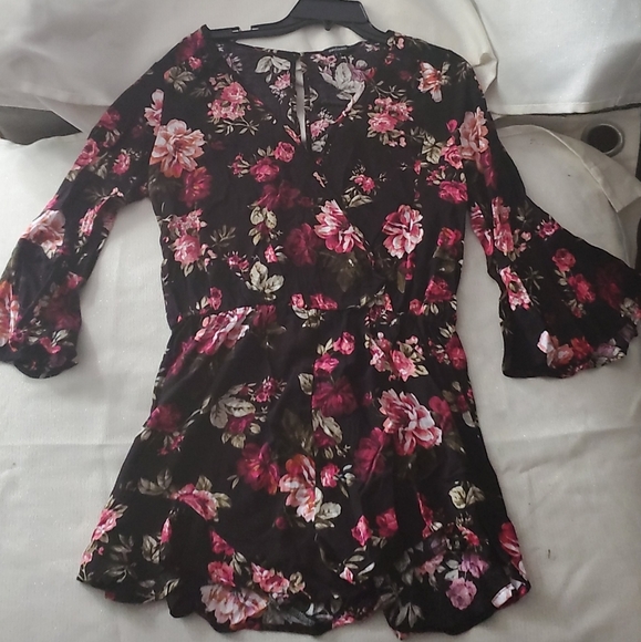 Rompers - Picture 2 of 7